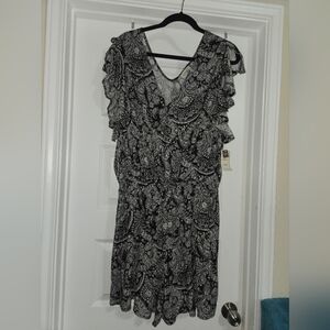 Black & White Paisley V-Neck Ruffle Sleeve Dress